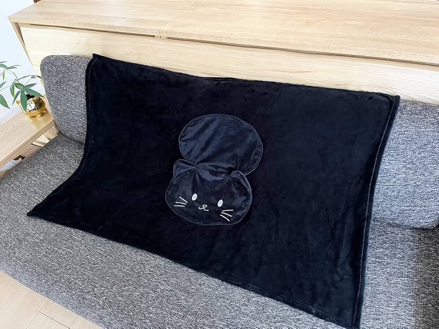 Amazon｜黒猫 ブランケット クッションになる 可愛い 猫柄 収納